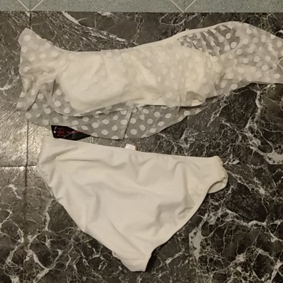 Bathing suit - Picture 2 of 3